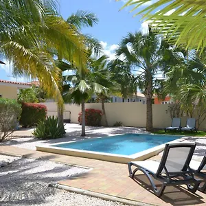 Relex With Private Pool Villa Willemstad